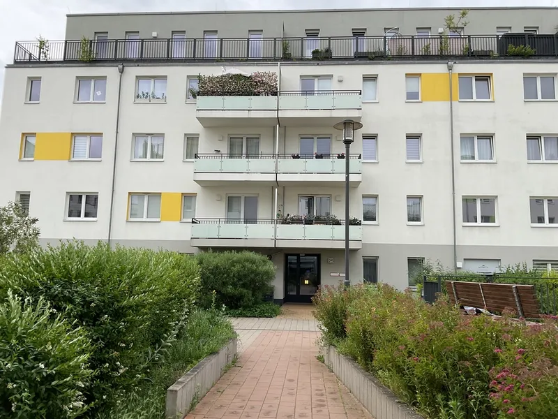 helle 2-Zimmer Dachgeschoßwohnung in Spandau — photo 1
